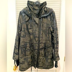 Raincoat, Camouflage , basically new!